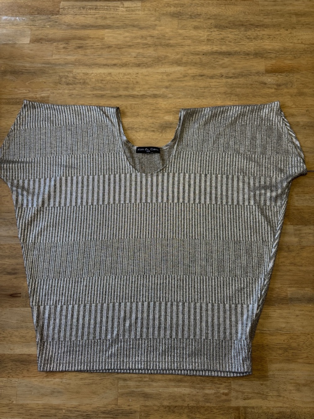 Kim & Cami Metallic Silver Ribbed Short Sleeve Top